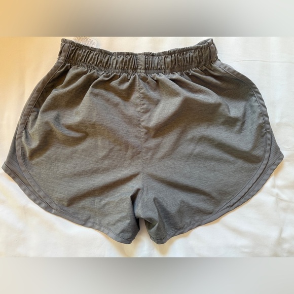 Nike Women's Dri-Fit Tempo Mid-Rise Athletic Running 3" Shorts Gray Women’s XS - Picture 3 of 7